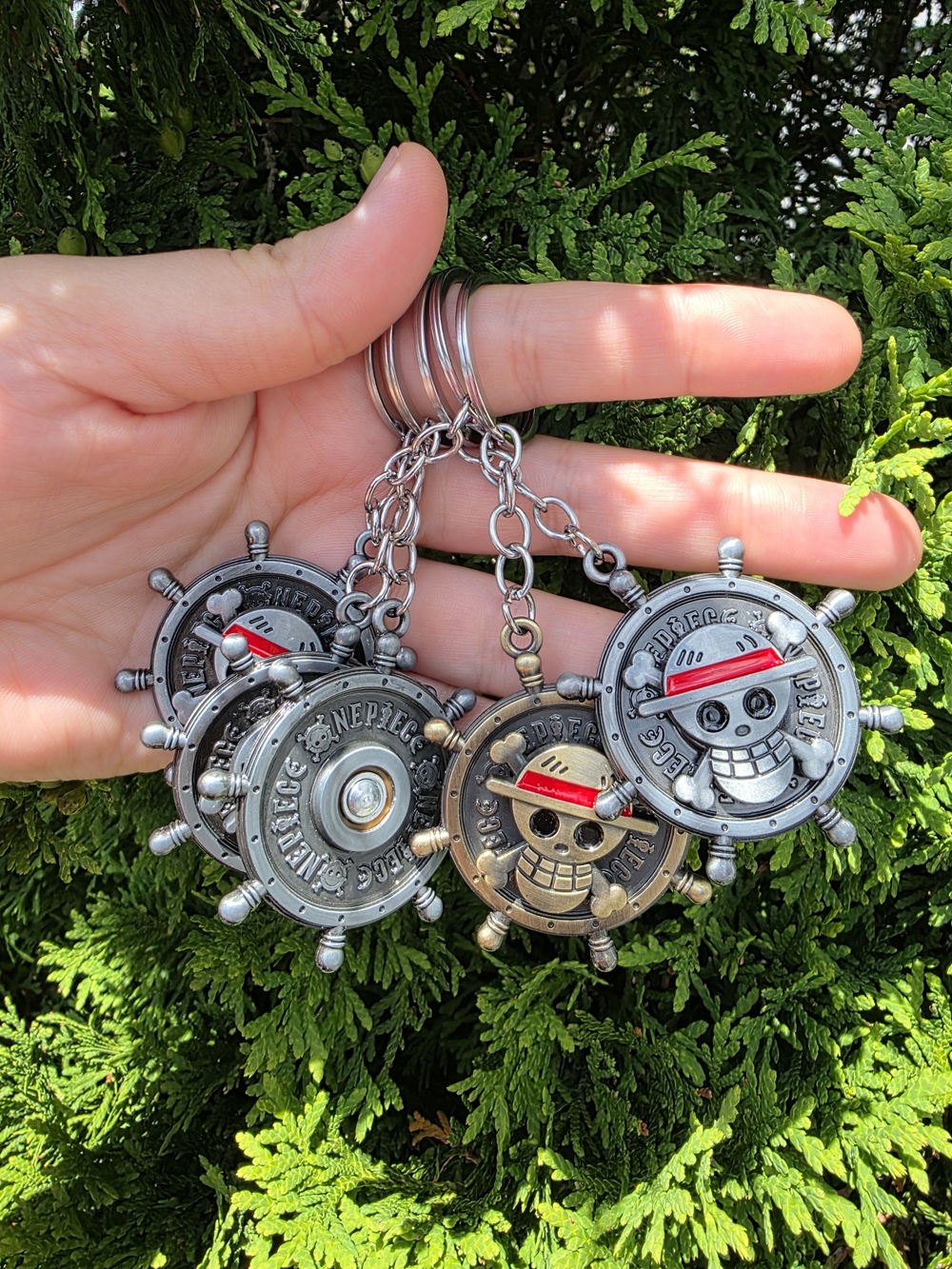 One Piece Jolly Roger Metal Keychain - Silver and Gold